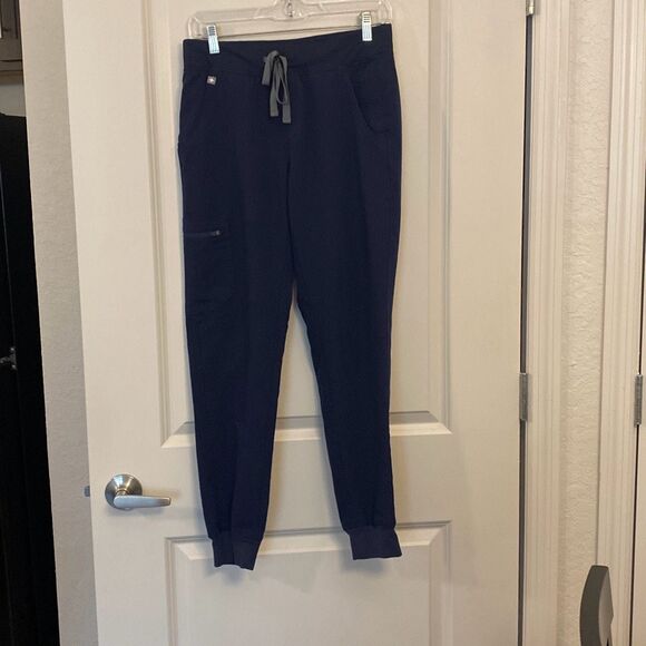 Figs scrubs jogger, pants, size small ￼ - Picture 1 of 8
